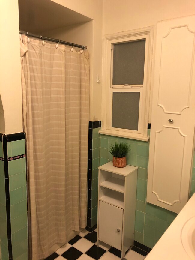 Building Photo - 1603 Stearns Dr