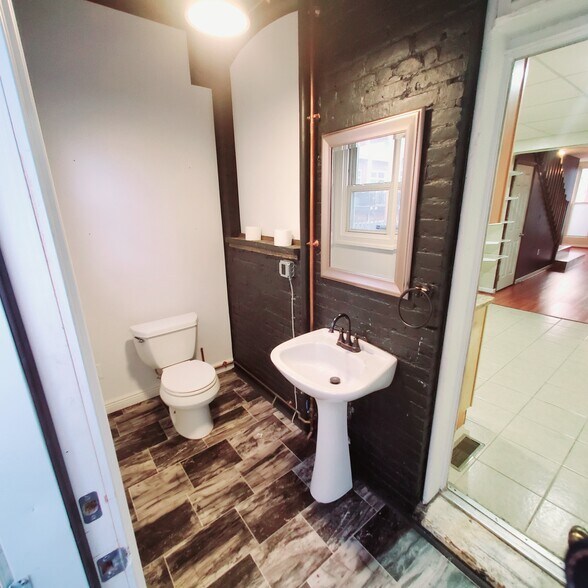 Building Photo - 1516 Clarkson St