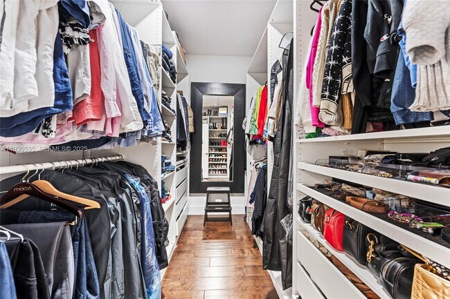 Building Photo - 6933 NW 104th Ct