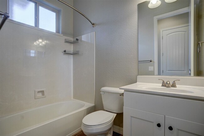 Building Photo - 3 bedroom, 2 bathroom home in Granville