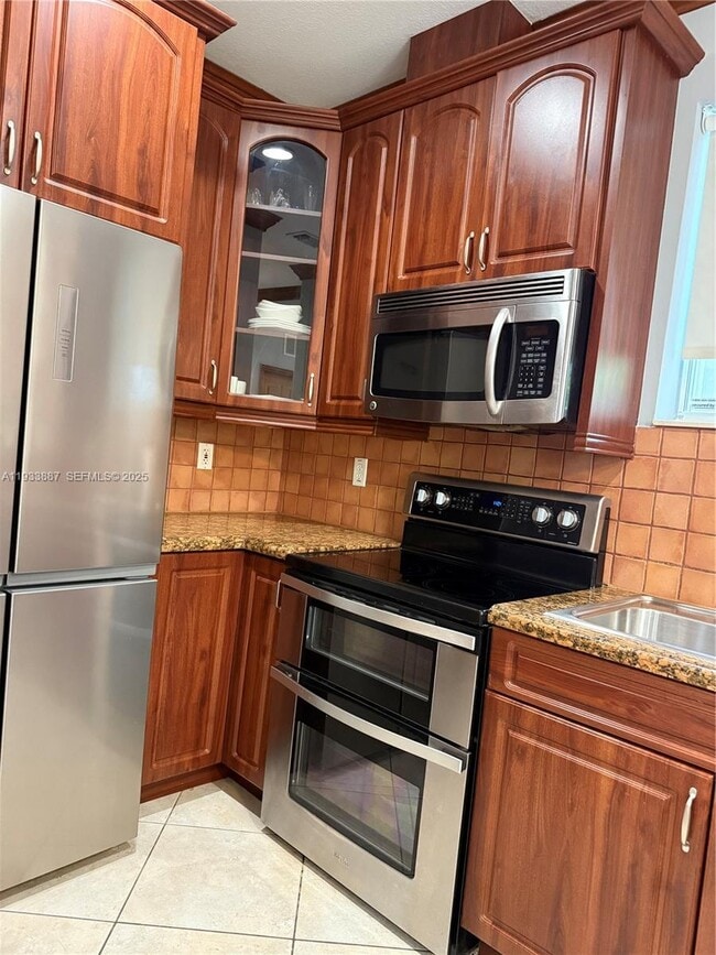 Building Photo - 1055 NE 85th St