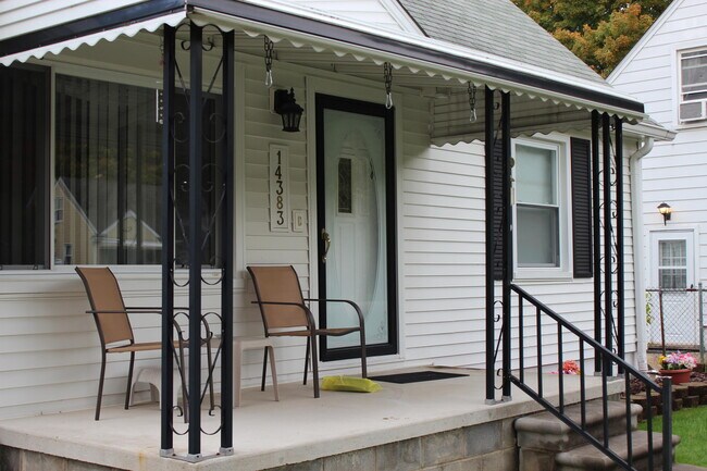 Building Photo - 14383 Mercedes