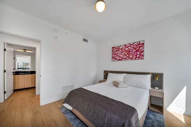 Building Photo - 225 N Miami Ave