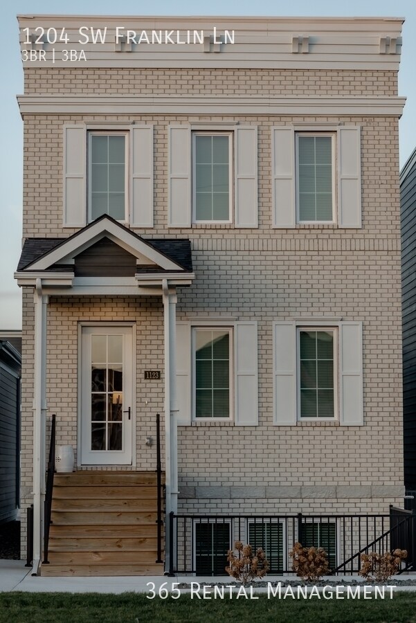 Building Photo - 1204 SW Franklin Dr