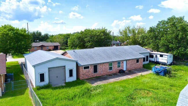 Building Photo - 4406 Mallard Dr