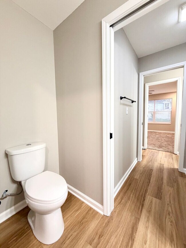 Building Photo - 511 Glenstone Springs Dr