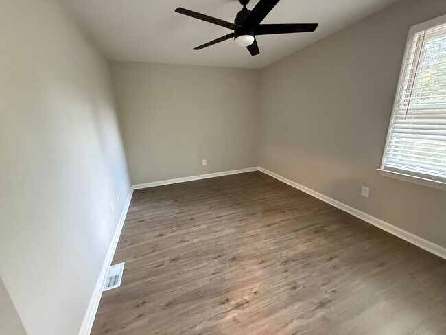 Building Photo - 542 Greentree Terrace
