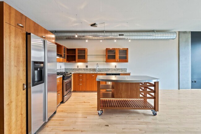 Building Photo - Elizabeth Lofts - 7th floor west facing Pearl District studio w/parking/concierge/most utilities