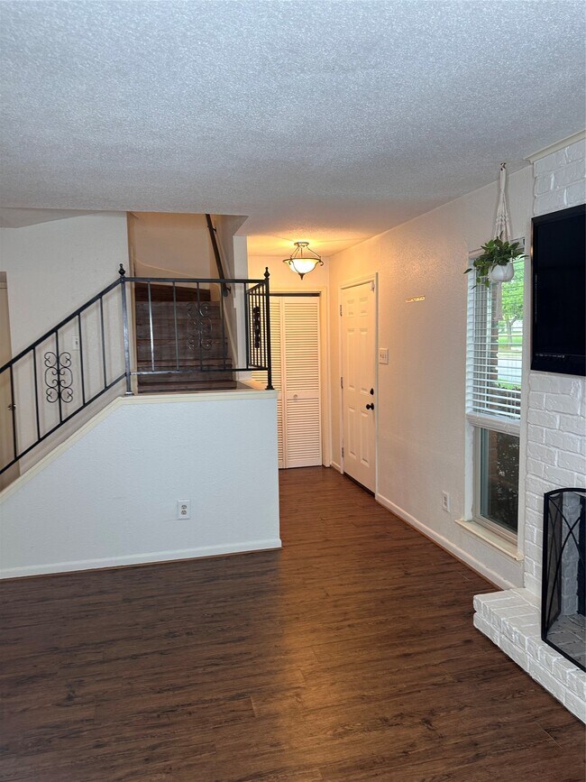 Building Photo - 1413 Bonanza Rd