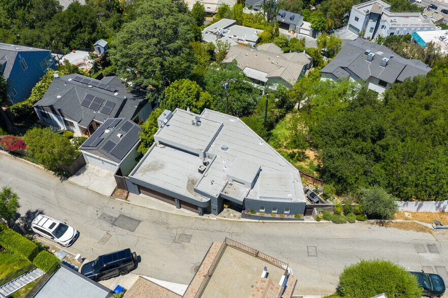 Building Photo - 3865 Buena Park Dr