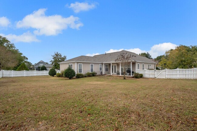 Building Photo - Southwood Home With Large Yard