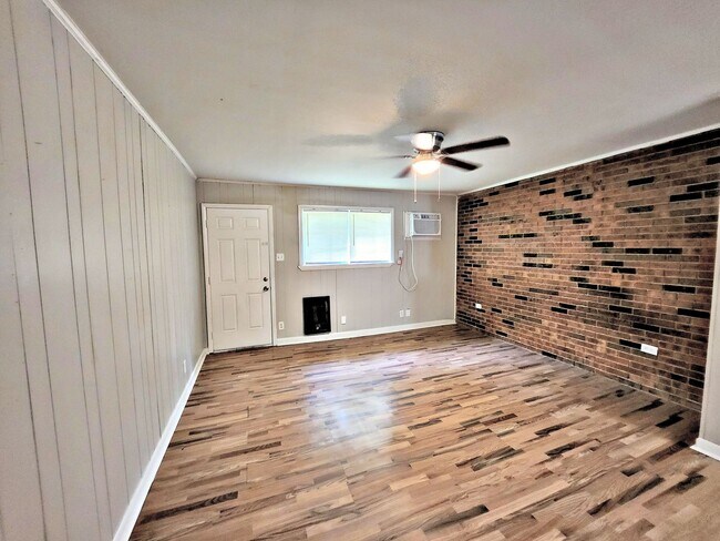 Building Photo - 4106 Broyles Ave SW