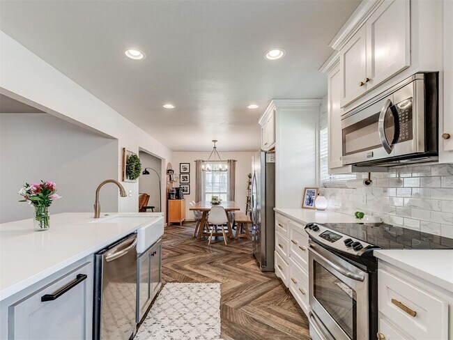 Building Photo - 801 Rock Hollow Rd