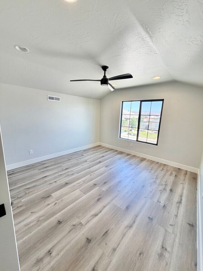 Building Photo - 3134 Blue Heron Dr
