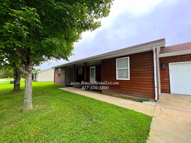 Building Photo - Newly Remodeled 3BR/2BA