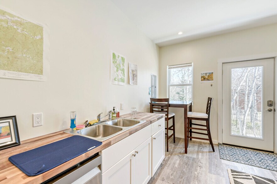 Building Photo - 196 S Caribou St