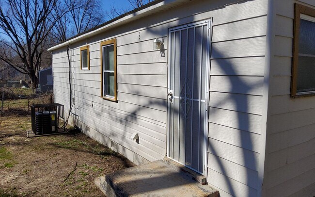Building Photo - 2591 Callie Rd