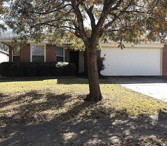 Primary Photo - 1012 Hampton Dr