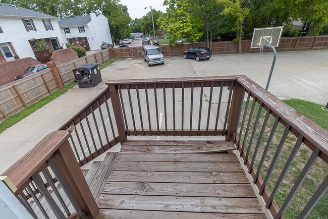 Building Photo - 1409 Paris Rd