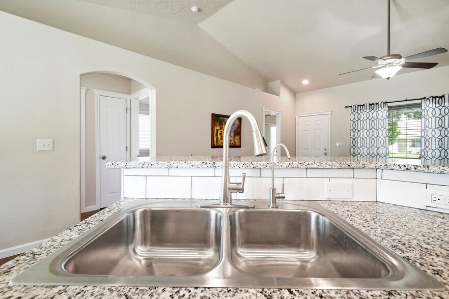 Building Photo - 18437 Viceroy Plz