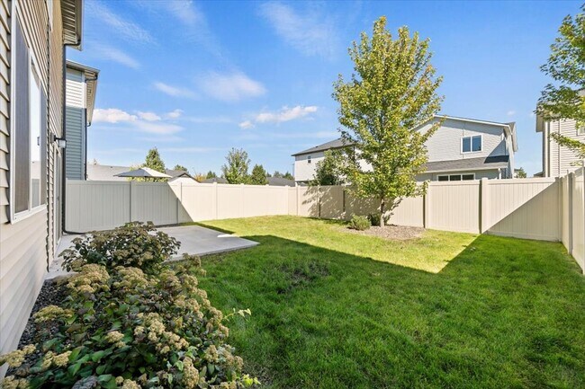 Building Photo - Meridian Spacious Retreat with Neighborhoo...