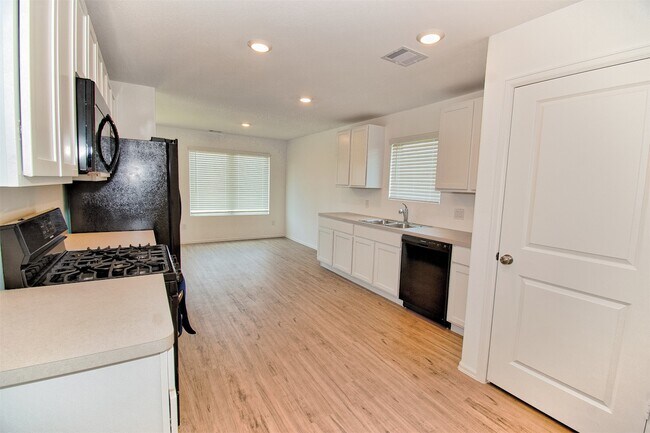 Building Photo - 4207 Palmetto Grv Ln