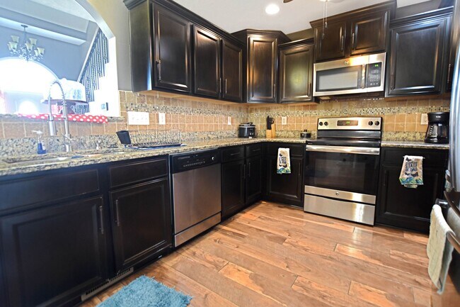 Building Photo - Pet Friendly Four Bedroom with Bonus!