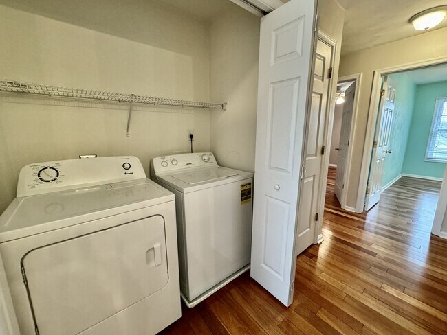 Building Photo - Beautiful 3 Bedroom Duplex by the Beach! A...