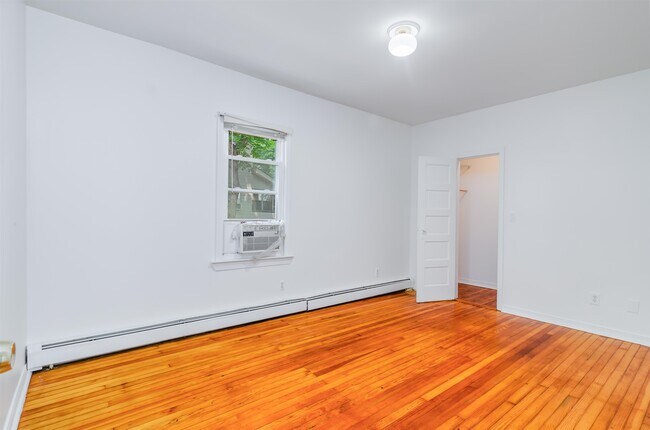 Building Photo - 144 Teaneck Rd