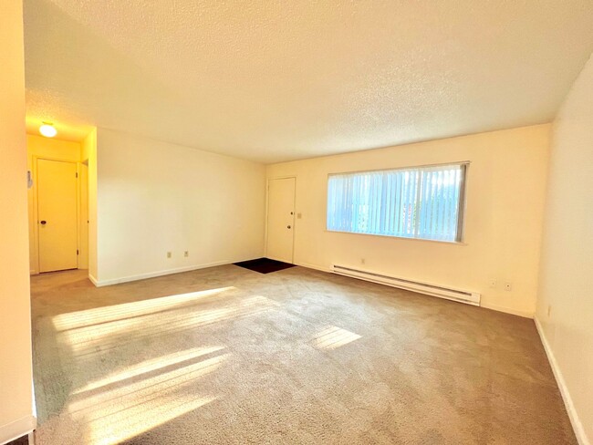 Building Photo - 2 Bedroom 1 Bath Duplex in Alpine Village....