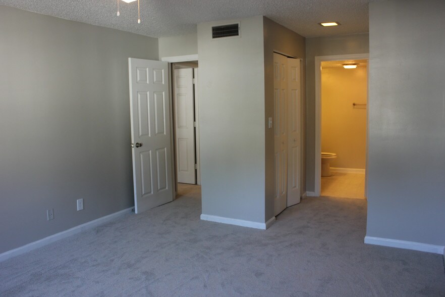 two large closets before bathroom - 35 Devon Ln