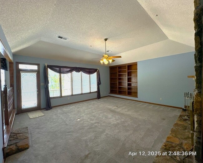 Building Photo - Live on the Lake in Lakeland!!