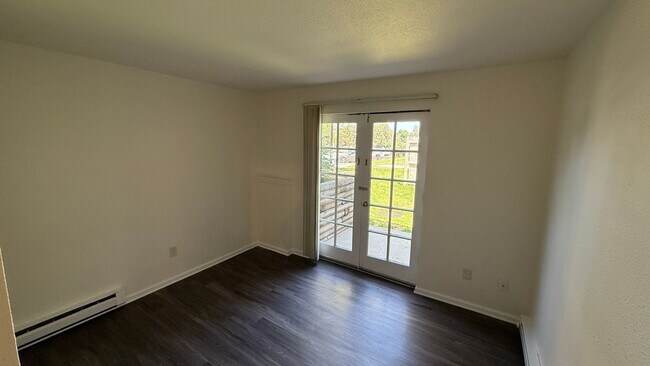 Building Photo - 2-Bedroom, 2-Bath Condo Near City Center i...