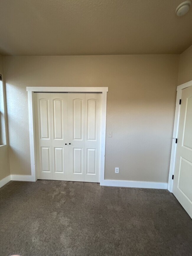 Building Photo - 44 Ranch 5 Bed, 3 Bath Home