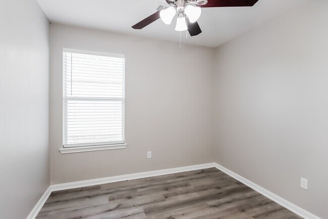 Building Photo - 28926 Trinity River Dr