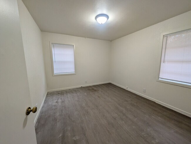 Building Photo - Freshly Remodeled Home Coming Soon