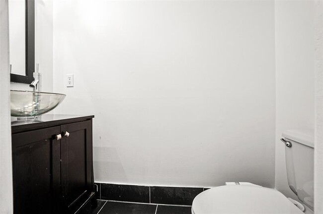 Building Photo - 1013 SW 112th Ter