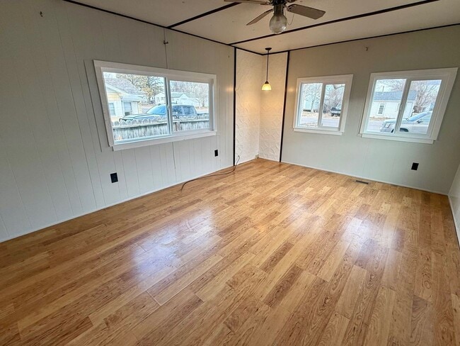 Building Photo - 2 bedroom with New Paint