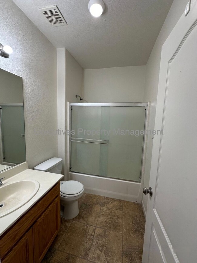 Building Photo - 182 Oleander Dr