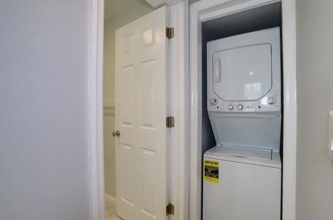 Building Photo - 237 Whiton St