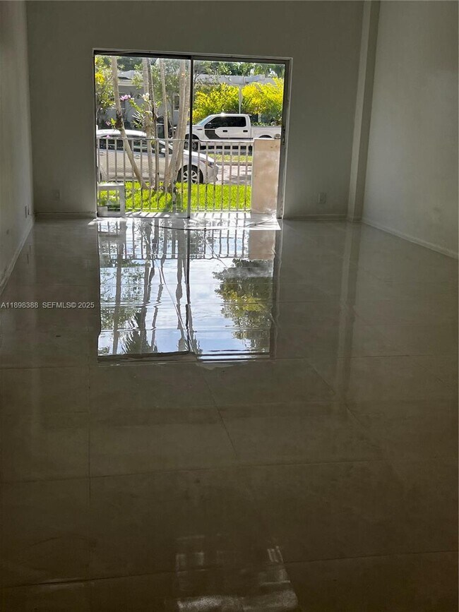 Building Photo - 1455 N Treasure Dr