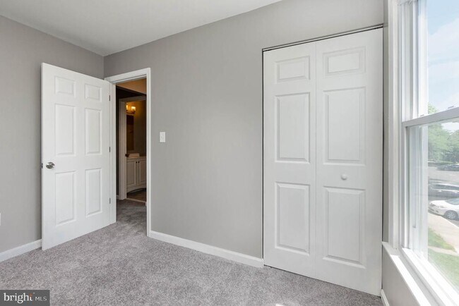 Building Photo - 324 Talbot Ct