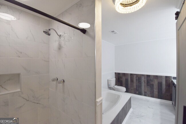 Building Photo - 98 Woodvalley Dr