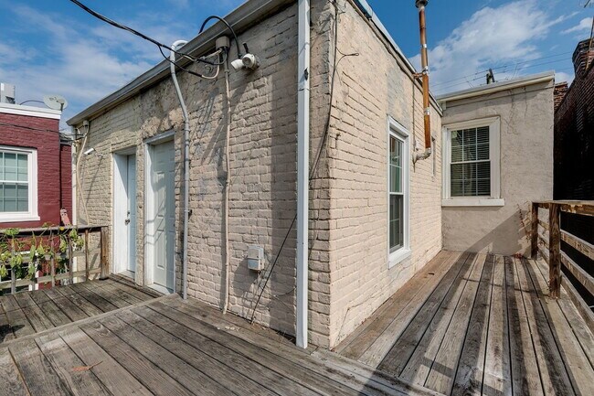Building Photo - 7 W Leigh St