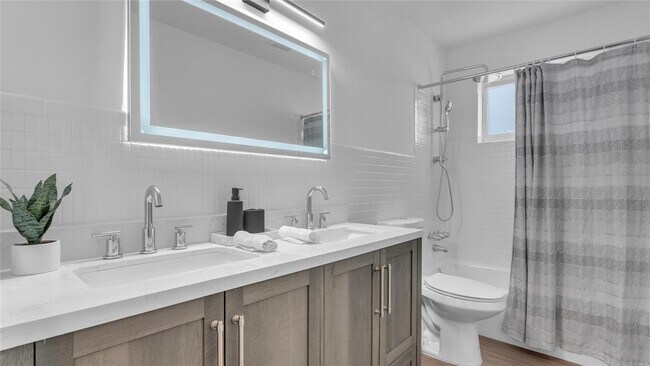 Building Photo - 2201 N 50th Ave