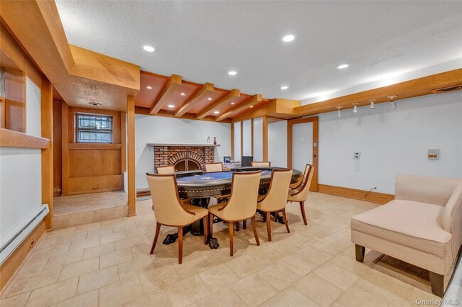 Building Photo - 8 Plaka Ct