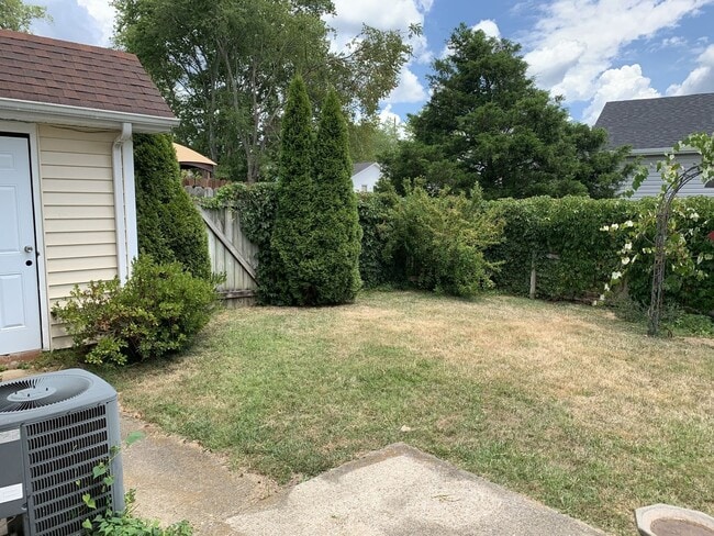 Building Photo - Desirable LOCATION in the heart of Bellevue!!