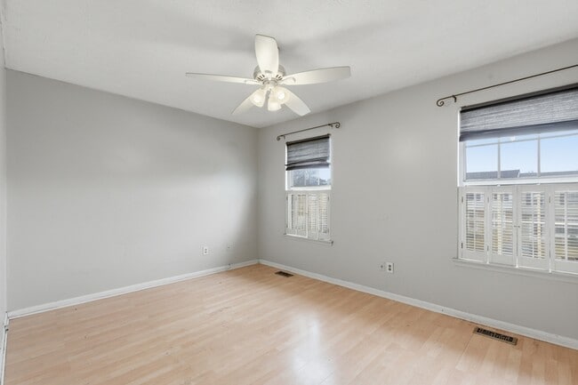 Building Photo - 72 Chelmsford Ct