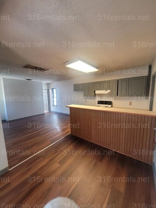 Building Photo - $850 - 2 bed 1 bath - Single Family Home