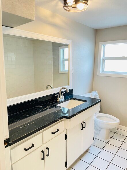 Building Photo - 939 E Bella Vista St